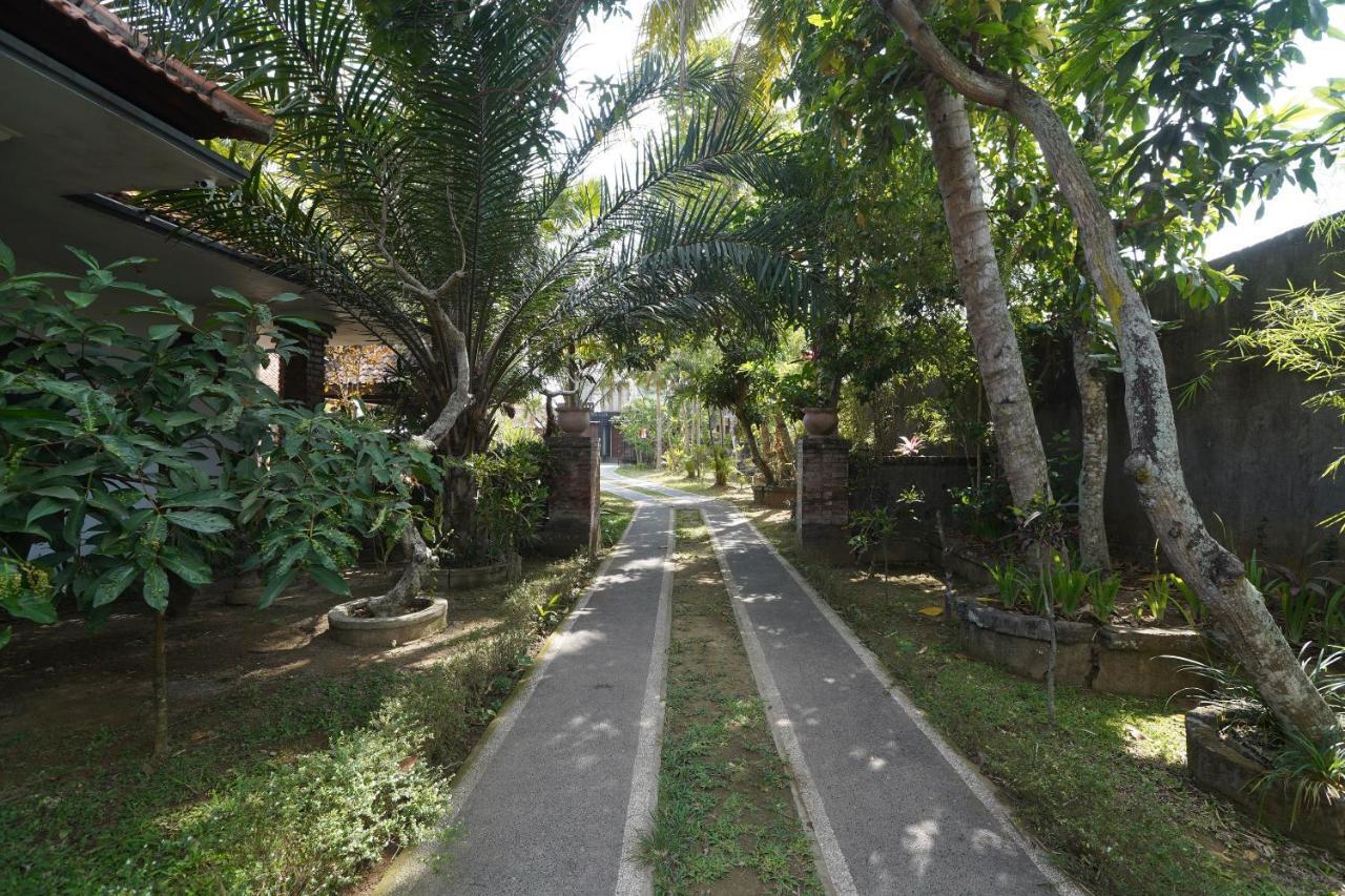 Готель Oyo 1840 Kubu Ubud Екстер'єр фото