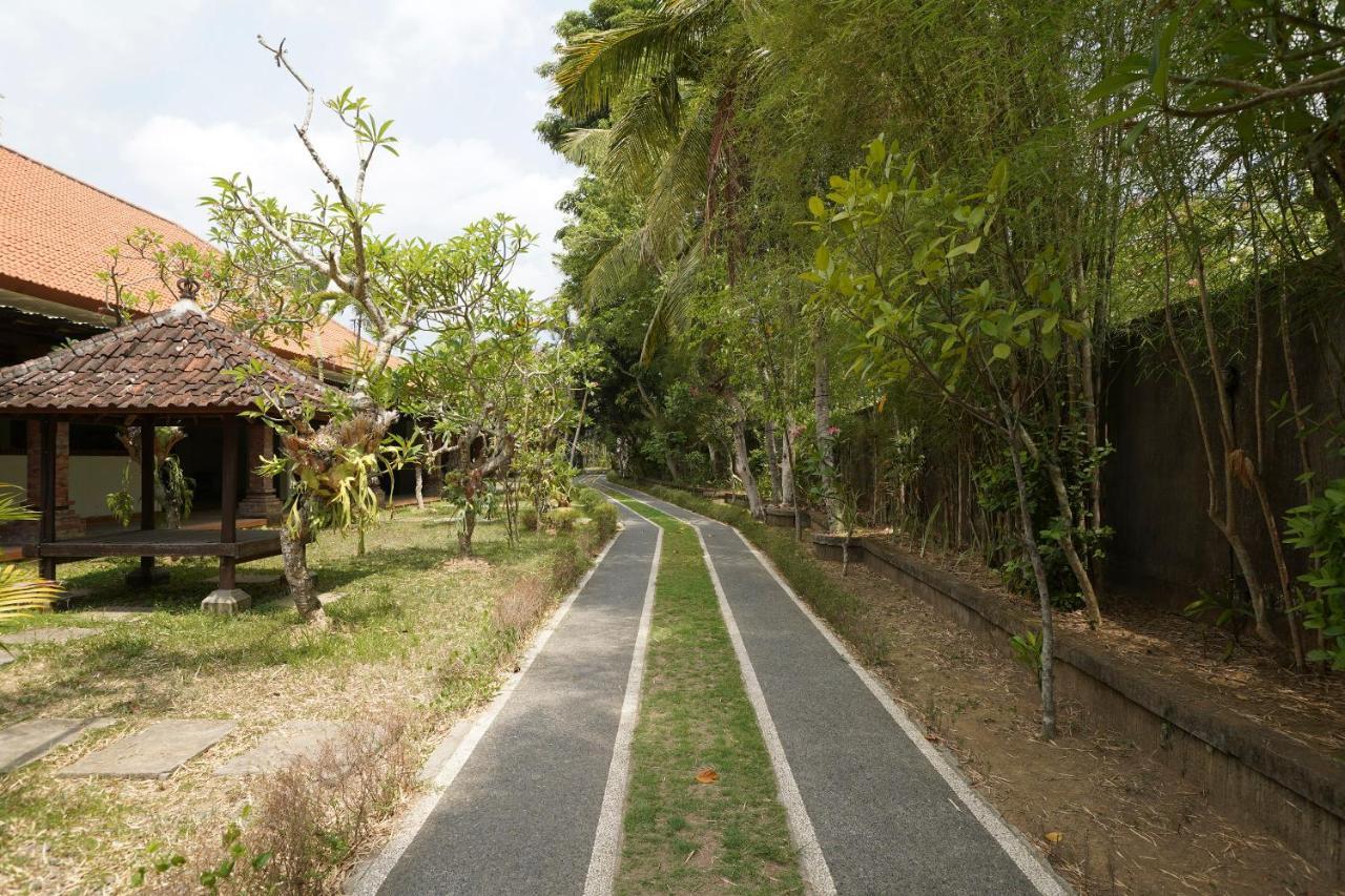 Готель Oyo 1840 Kubu Ubud Екстер'єр фото